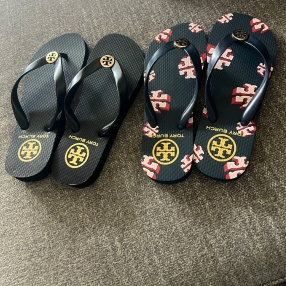 Tory Burch Black Flip Flop Sandals with Gold Logo - Picture 3 of 3